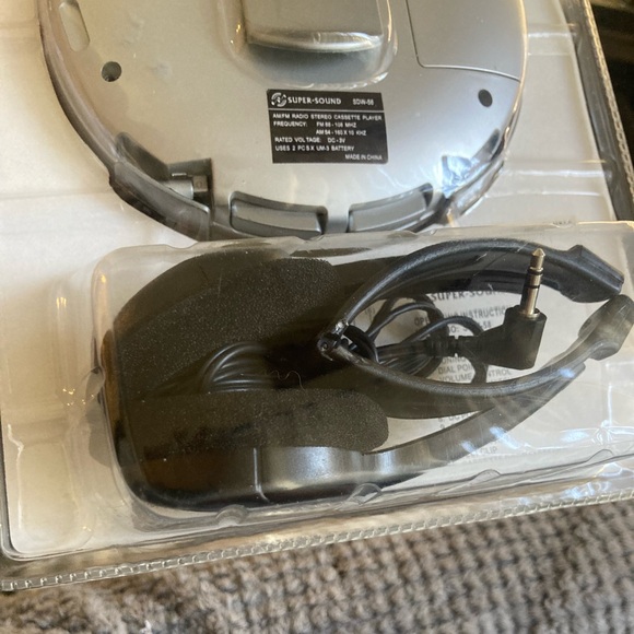 Vintage Rare New Old Stock FM Auto Scan Radio, Cassette Player And Headphone - Picture 9 of 9